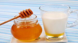 Mléko a med pro léčivé sprchování