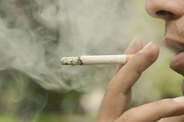 Kouření je jedním z důvodů rozvoje retikulárních křečových žil